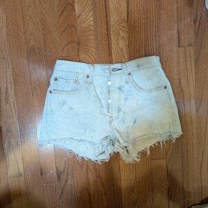 Adorable vintage light wash Levi cutoffs size 27